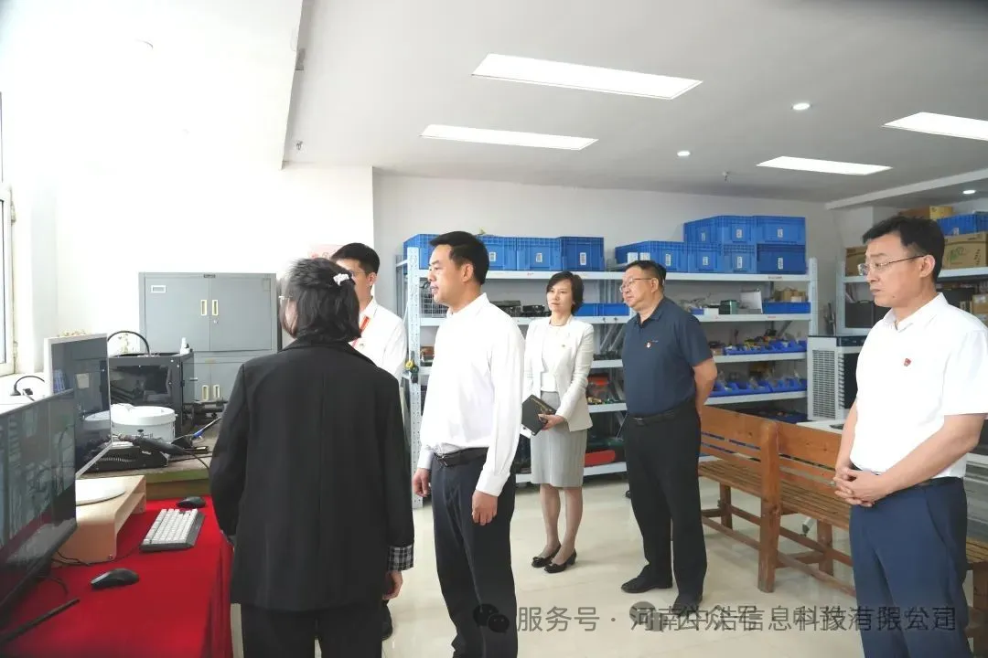 金雷到中浩科技公司调研并为劳模工匠创新工作室揭牌
